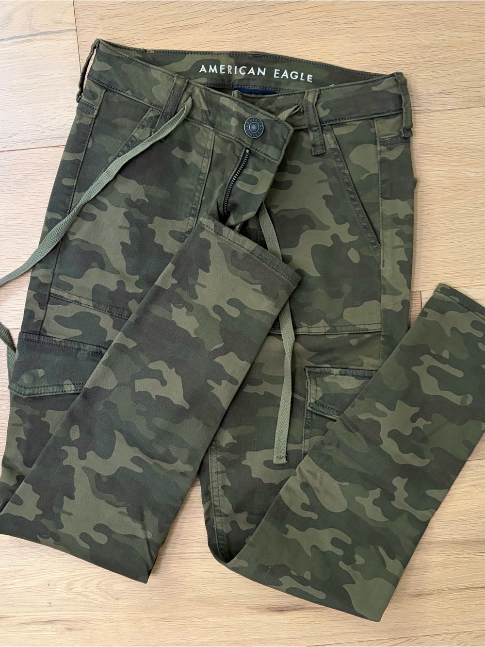 American Eagle Outfitters women's Olive Camo Cargo Pants